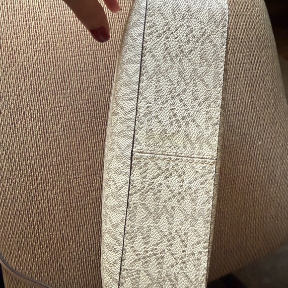 Michael Kors Cream and Pink Crossbody Bag with Gold Chain - Picture 2 of 4